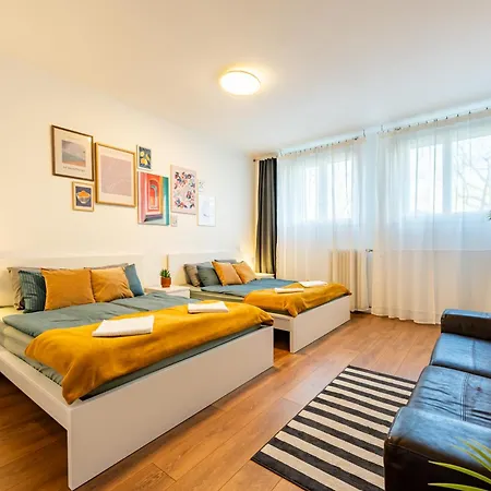 Cozy Modern Riverside - Center - 69m2 아파트 프라하